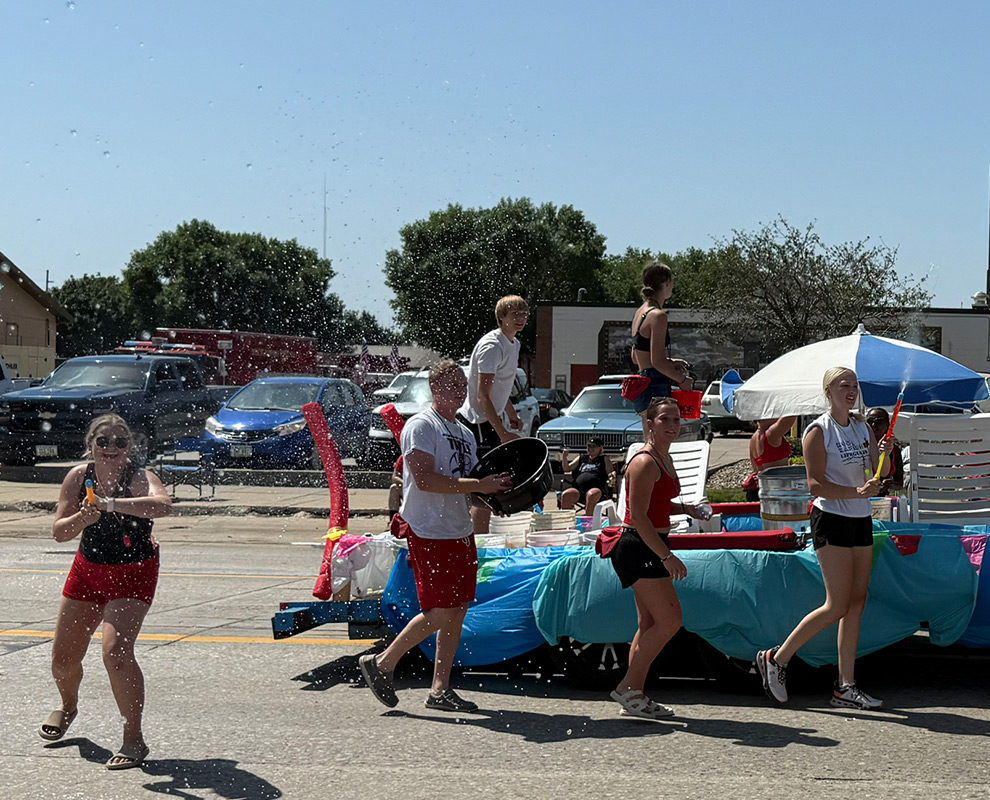 rr-post-posts-2025-hd2025-parade1-990x800